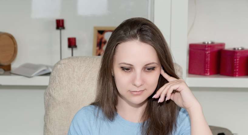 تغير لون البول ورائحته من علامات الحمل ام لا