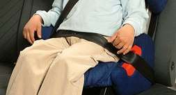 جلوس الأطفال في المقعد الخلفي أكثر أماناً من المقعد الأمامي