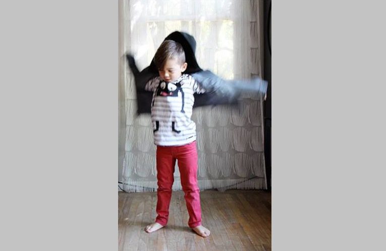 4 خطوات سهلة لتعليم الطفل ارتداء السترة بنفسه