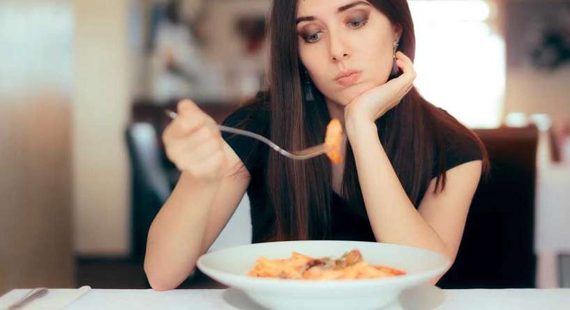 هل قلة الاكل تؤثر على الجنين في الاشهر الاولى وما اسبابها وعلاجها؟