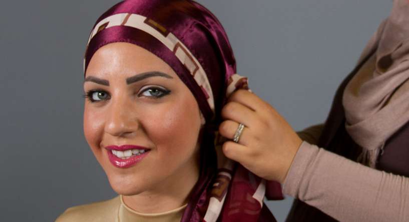 موديلات حجاب مع أكسسوار | الحجاب، جمال، الشعر