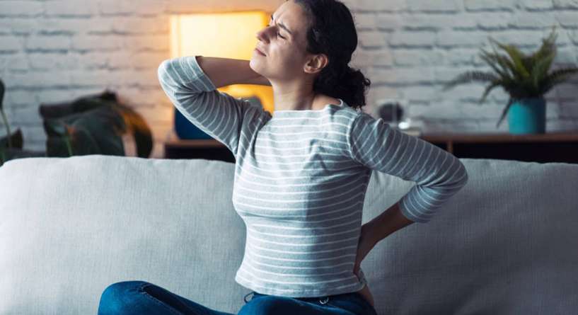 اكتشفي اسباب الم بين الكتفين وضيق في التنفس وطرق العلاج!