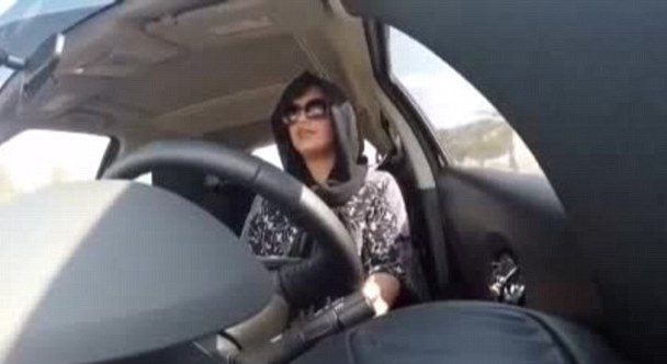 منع لجين الهذلول من قيادة سيارتها الى السعودية