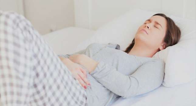 علاج نزول الماء من المهبل واسبابه