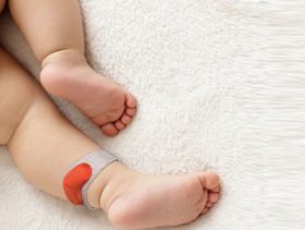 جهاز مراقبة للاطفال يكشف حقائق غريبة!