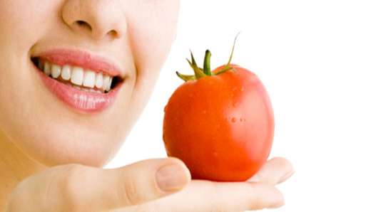 خلطات للوجه | فوائد الطماطم للبشرة لاخفاء علامات التعب