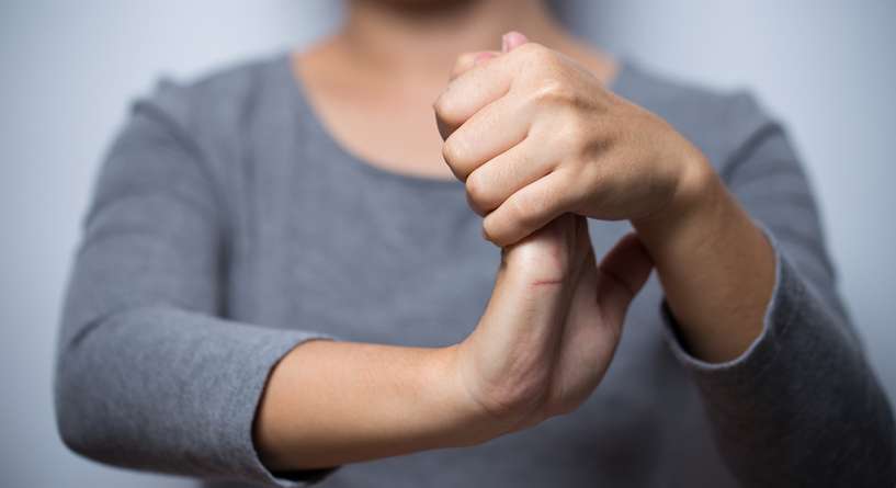 اسباب تنميل اليدين عند الاستيقاظ من النوم