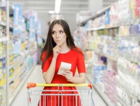 علماء اكتشفوا سبب اقبالك على شراء ما لا تحتاجينه من السوبر ماركت!