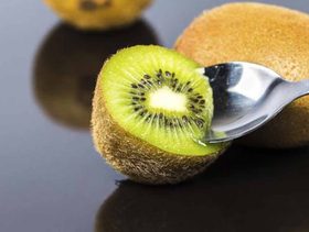 الطريقة الصحيحة لتناول بعض الفواكه 