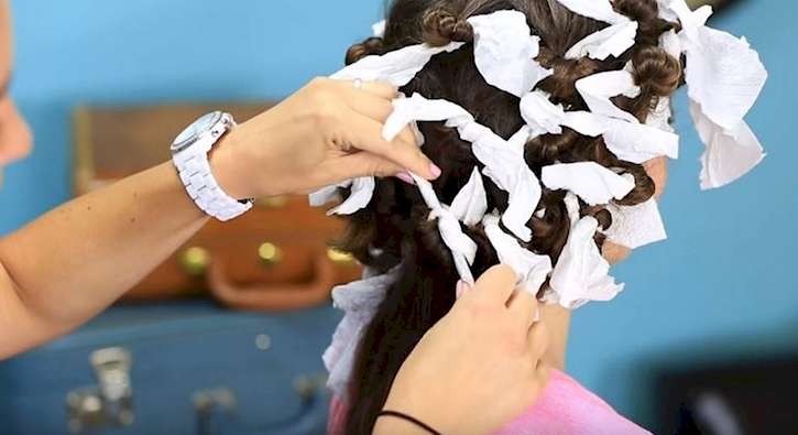 بالخطوات كيفية تجعيد الشعر بواسطة المحارم الورقية