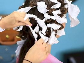 بالخطوات كيفية تجعيد الشعر بواسطة المحارم الورقية