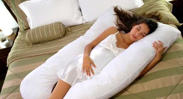 طريقة النوم الصحيحة للحامل