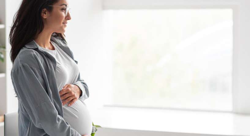 متى تلد الحامل في الشهر التاسع وما علامات قرب الولادة؟