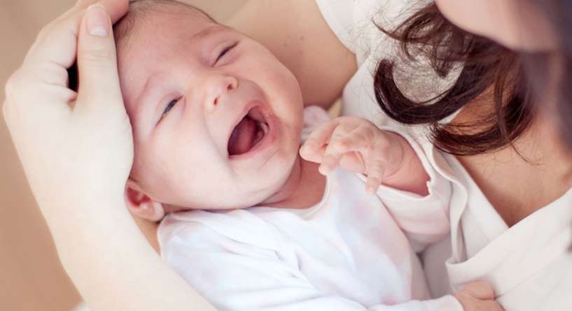 طرق تهدئة الطفل الرضيع من دون استخدام أي كلمة