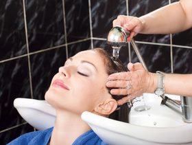 أضرار صبغ الشعر للحامل