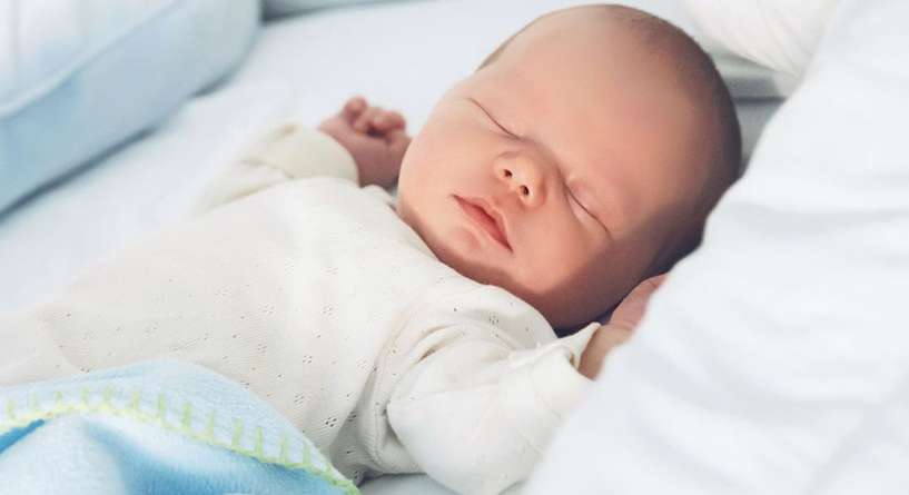اكتشفي متى يتعدل راس الطفل الرضيع وكيف!