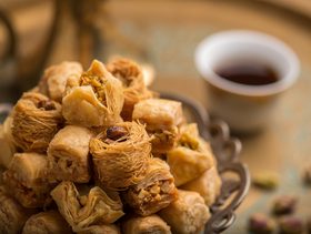 أطعمة شائعة في الحفلات والمناسبات تسبب الحرقة