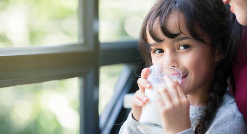 اهمية الحليب المجفف المدعم في تقوية مناعة الطفل بعمر المدرسة