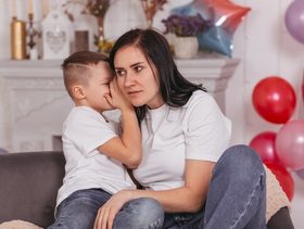 وجوب إخبار الولد عن الأمور المتعلقة بالبنات