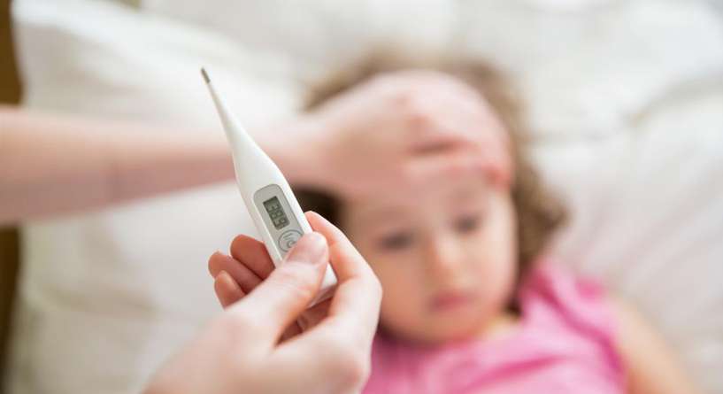اسباب ارتفاع درجة الحرارة عند الاطفال المتكرر وطرق العلاج