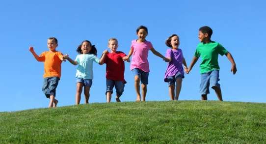 Kinder+Sport يطلق منافسة رياضية بين الأطفال حول العالم!