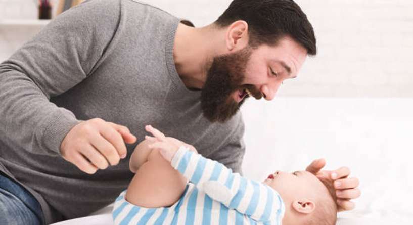دراسة تبين ان اللعب مع الاب يزيد الرضيع ذكاء