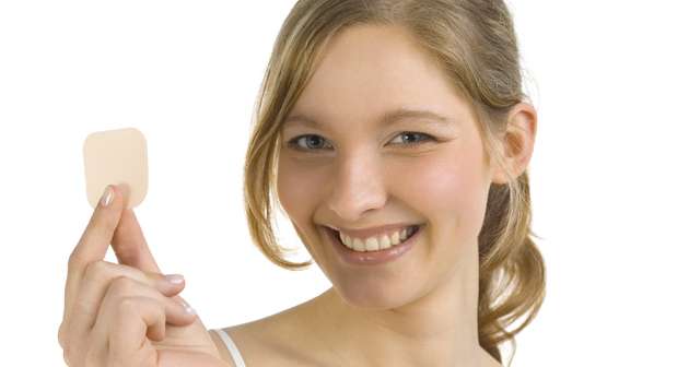 كيف تعمل لصقات منع الحمل؟