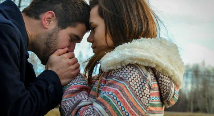 حقائق مفاجئة عن العلاقة الحميمة في الشتاء