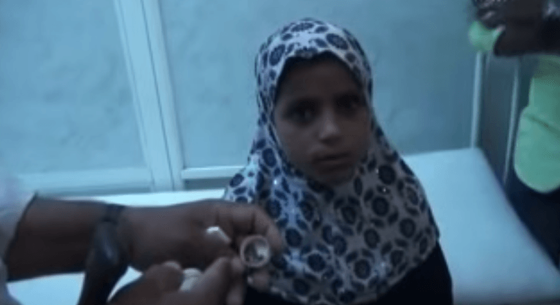 فيديو فتاة يمنية تبكي احجار بدل الدموع