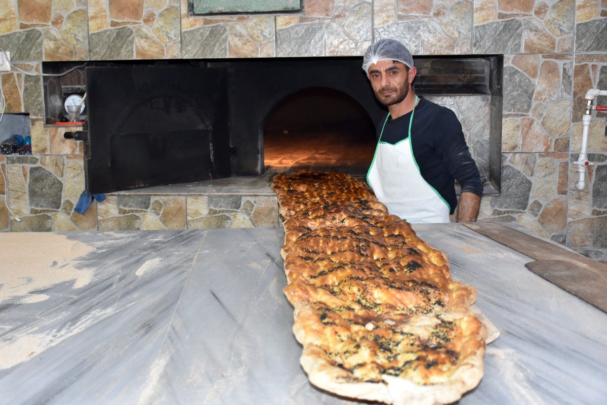 صور خبز رمضان بطول 4 أمتار