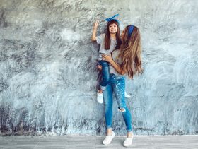 ازياء تناسب الأمهات في الثلاثين من العمر