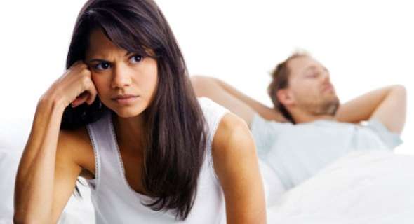 6 تصرفات تدل على تغيّر زوجك معك