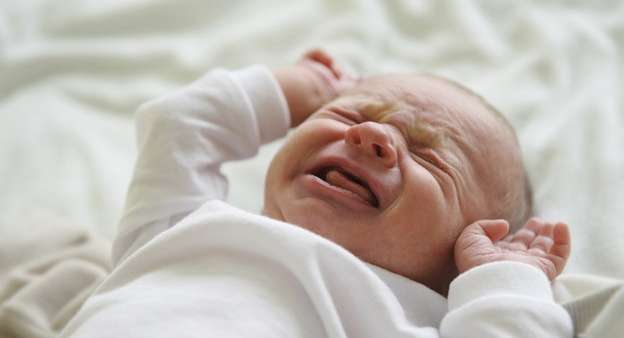 فوائد تأخير قص حبل السرة عند الولادة