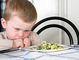 نصائح لعلاج مشاكل غذاء الطفل