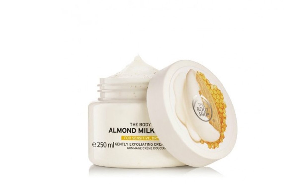 مستحضر Almond Milk & Honey Gently Exfoliating Cream Scrub!