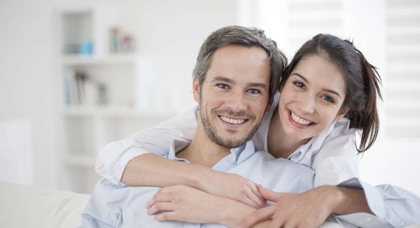 أمور على الرجل القيام بها للحفاظ على حب زوجته