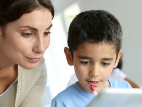 كيفية تحويل رسوب الطفل إلى علامات متفوقة