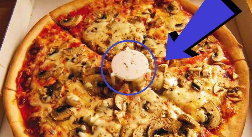 سبب وجود القطعة البلاستيكية في علب البيتزا