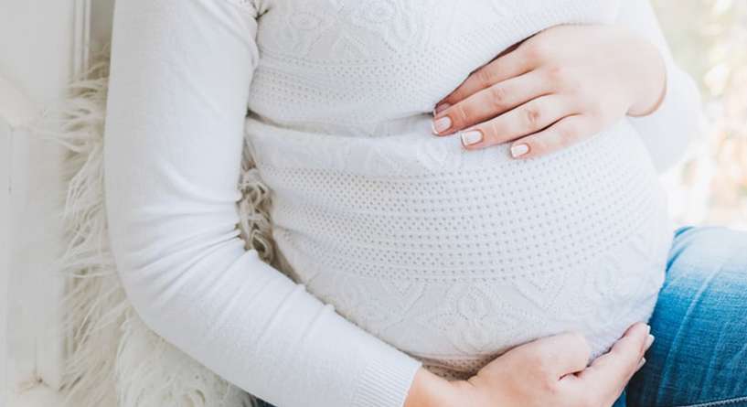 متى تشعر الام الحامل بحركة الجنين وما هو معدلها الطبيعي؟