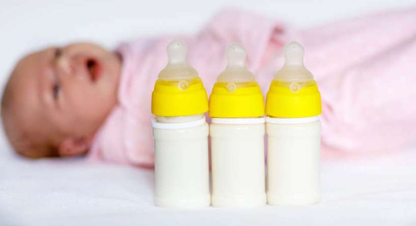 علامات عدم مناسبة الحليب للطفل