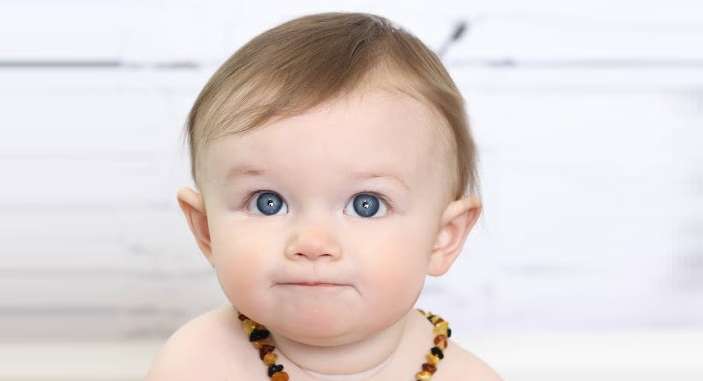 ما هي قلادات العنبر للتسنين وهل هي آمنة؟