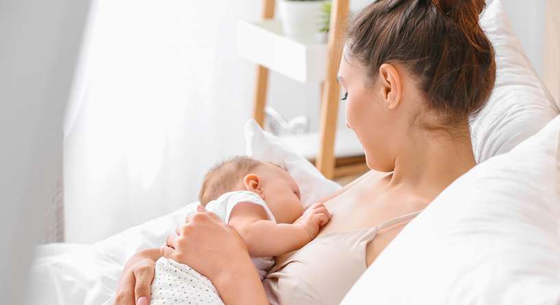 بين الرضاعة الطبيعية المباشرة والشفط ماذا يفضل الخبراء