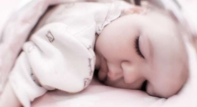 اسباب متلازمة الموت المفاجئ عند الرضع