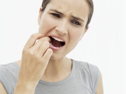 ما العلاقة بين صحة الفم وظهور الحمو؟