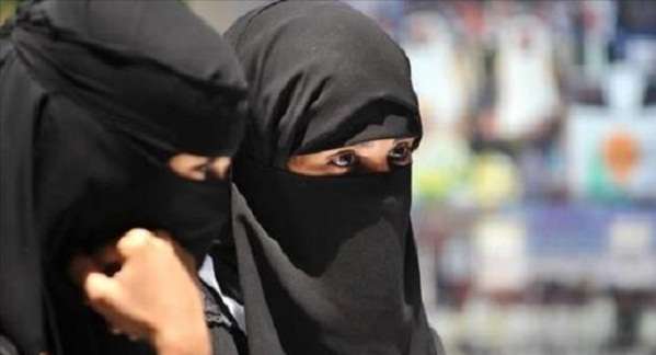 امرأتان سعوديتان