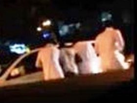سعوديون يسحبون إمرأة أمام زوجها | جدة، سعودية