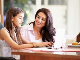 علامات تدل على حاجة الفتاة للفوط اليوميّة