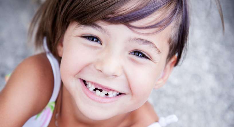 عناصر غذائية ضرورية لتقوية عظام طفلك وأسنانه في مرحلة المدرسة