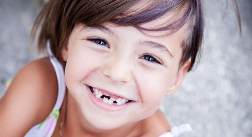 عناصر غذائية ضرورية لتقوية عظام طفلك وأسنانه في مرحلة المدرسة