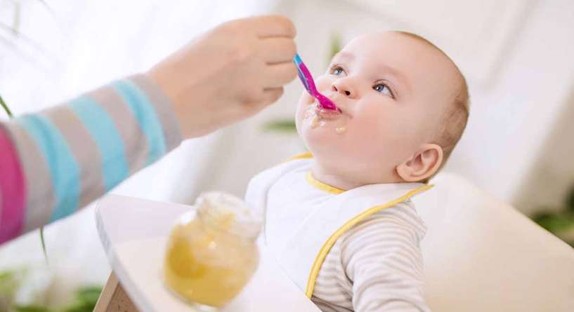 كيفية تغذية الطفل خلال الاشهر الستة الاولى